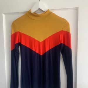 Chevron patterned long sleeve